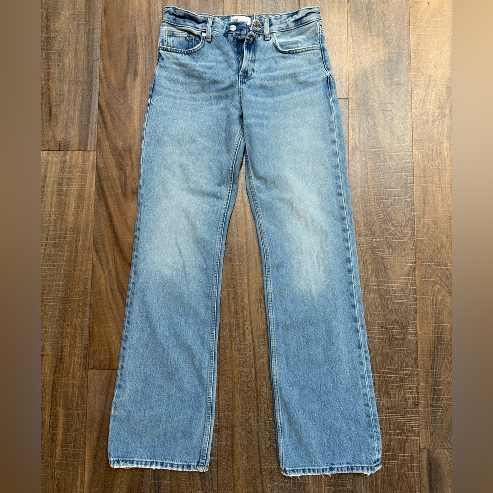 Medium rise Zara straight leg jeans, size 4